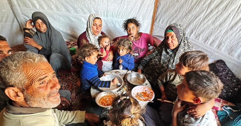 250418-gaza-daily-life-tent-interior-mn-1315-e24d40.jpg