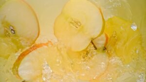 Greater-than-170-000-bottles-of-Martinellis-Apple-Juice-remembered.jpg