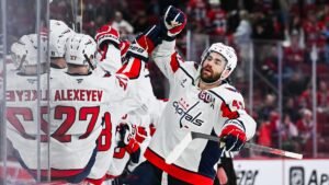 NHL-playoff-results-Sunday-Fundings-Blues-Hurricanes-win.jpg